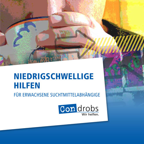 Niedrigschwellig_Flyer Condrobs-Flyer Fördermitgliedschaft. Eine Person auf einer Brücke und oben rechts eine Regenbogenfahne. Titel: Brücken ins Leben. Mit Ihrer Hilfe